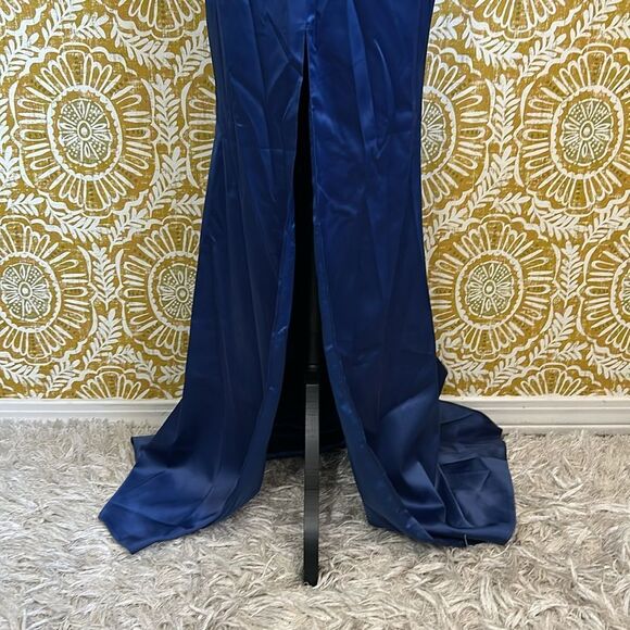 NWT Alamour The Label Ambel Satin Plunge Neckline Front Slit Gown in Navy size M - Picture 7 of 13